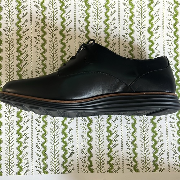 Cole Haan Black Oxford shoe NWOT - Picture 2 of 8